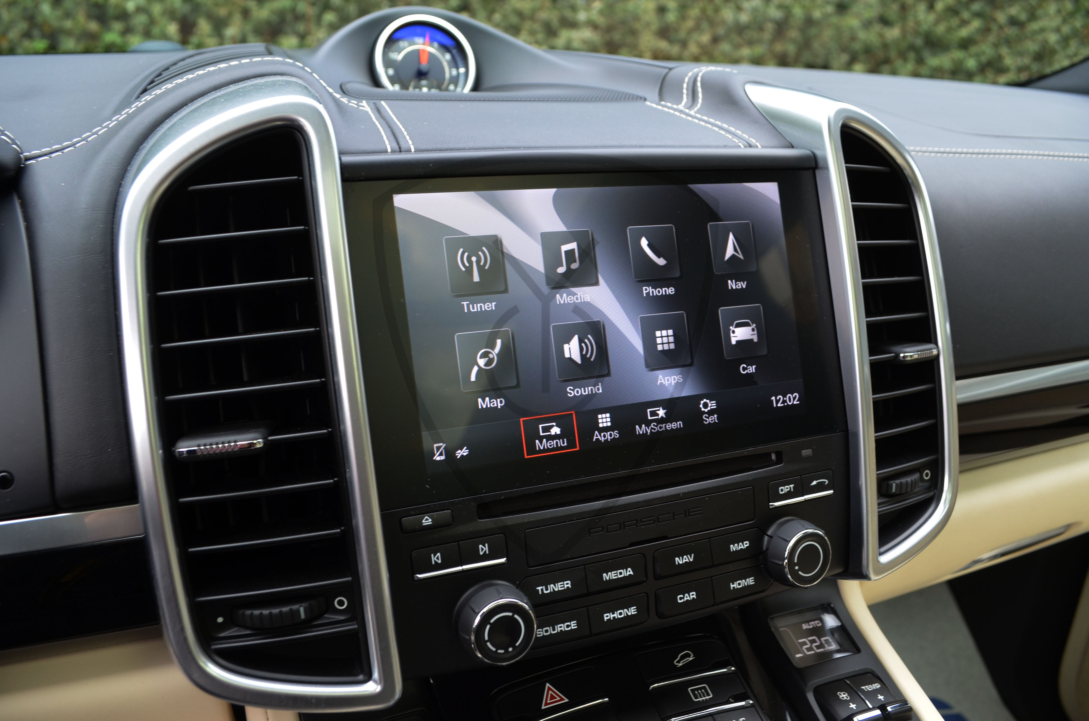 PORSCHE CAYENNE — image 17